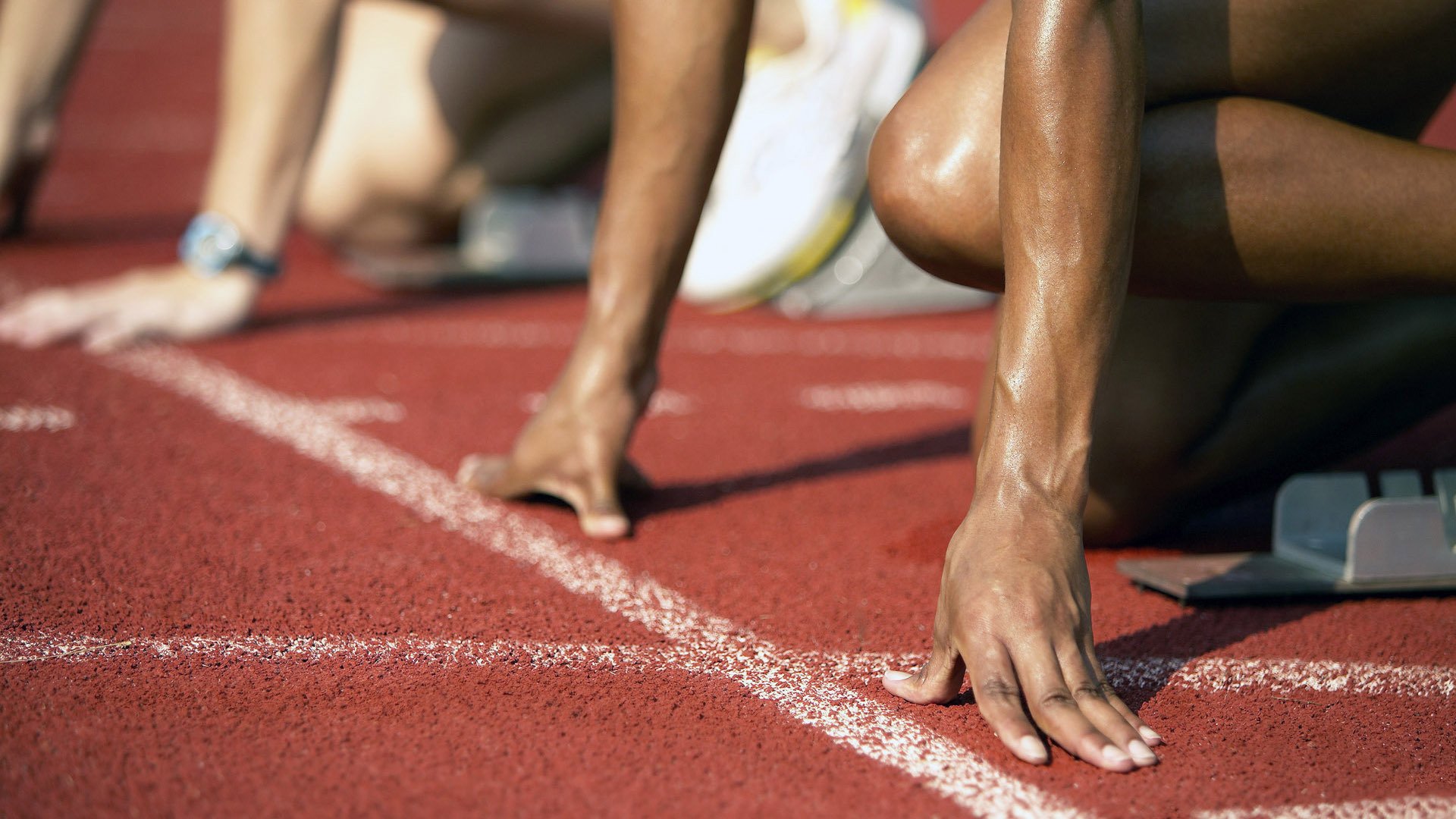 凯莉·麦基翁赛后感谢团队支持，凯莉·麦吉利斯现照